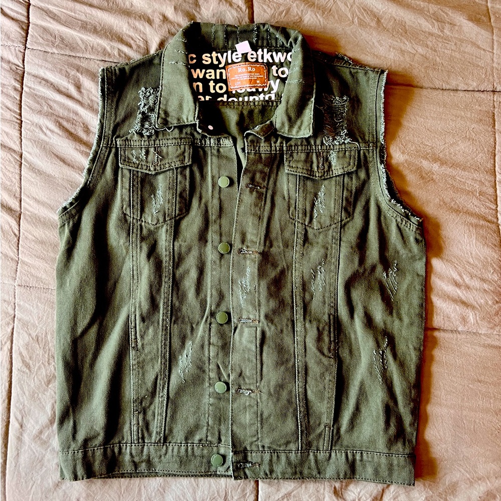 NWT men’s army green destructed denim button up vest